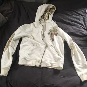 White sweater with design